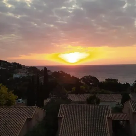 Апартаменти Duplex In Pramousquier - Sea View *