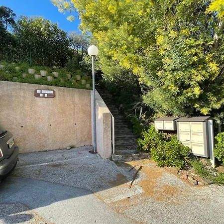 Duplex In Pramousquier - Sea View * לה לבאנדו